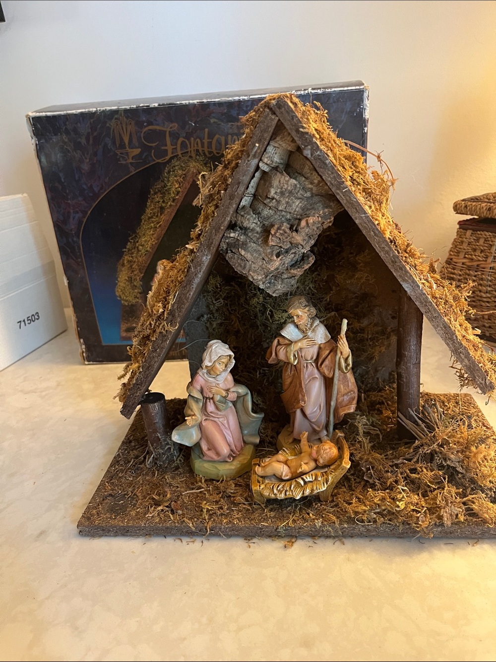 Fontanini heirloom nativity set authentic stable and Holy Family 1990’s gorgeous